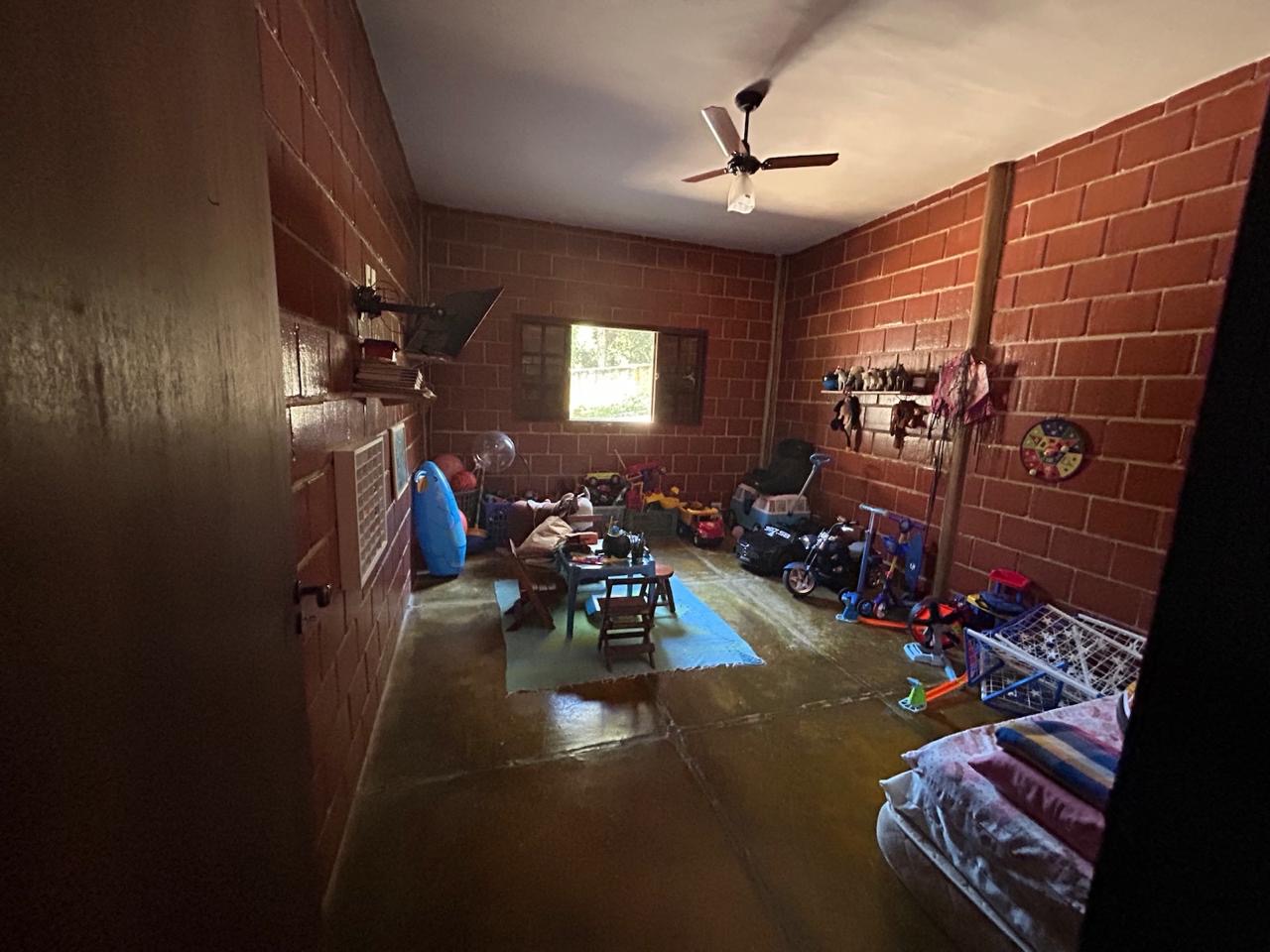 Chácara dentro da cidade de Santa Branca imagem 30